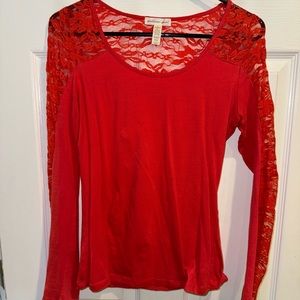 Ambiance Apparel long laced sleeve shirt in size large